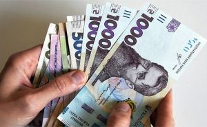 Минималка почти в 9000 грн: украинцев обрадовали новым размером выплат — когда получим