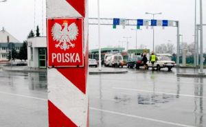 Граждане Украины массово возвращаются домой из Польши: на границе очереди и ажиотаж