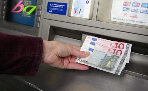 Украинцы выводят за границу больше денег, чем поступает в Украину в виде переводов