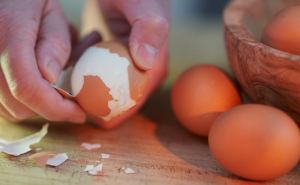 Главный вопрос после Пасхи: Как долго можно хранить вареные яйца?