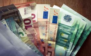 У кого в Германии зарплата возрастет не менее чем на 340 евро в месяц