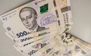 Нацбанк с 25 апреля вводит в обращение новые банкноты номиналом 500 гривен.