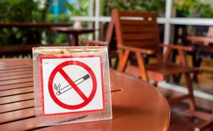 Курильщики, аж закашлялись: кафе и рестораны снова будут штрафовать за курение