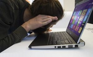 Ноутбук шумит при работе: нужно срочно принять меры