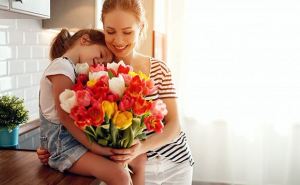 Когда в Украине празднуют «День Матери»: дата в 2023 году