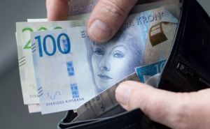 Швеция, на зависть шведам, повышает вдвое зарплаты украинцам