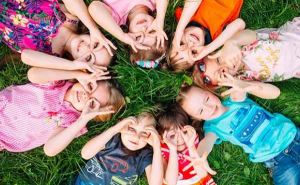 Украинским детям в Чехии выплатят деньги на отдых в летних лагерях