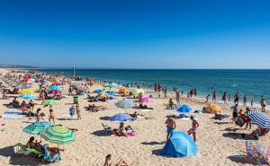 Пляжный сезон 2023 в Украине: удастся ли отдохнуть у моря, реки или озера в это непростое время