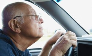 У водителей старше 65 лет отберут права: важные изменения