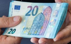 Евро и злотый «cводят с ума» украинцев, снова растет: курс валют на 14 июля