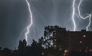 Украину накрыл циклон с сильными дождями, грозами и градом. Где вечером будет хуже всего