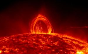 Земля вот-вот, с минуты на минуту испытает двойной удар с Солнца: долго ли продлится магнитная буря