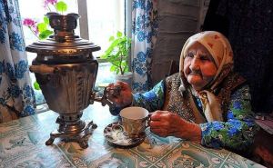 Чай можно пить не всем пожилым людям, а некоторым от него лучше отказаться