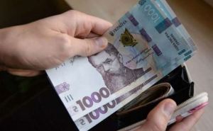 В Украине повысят всем зарплаты в 2023 году: как изменятся выплаты