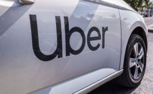 Укрзализныця и служба такси Uber запустили сервис выгодных поездок на вокзал