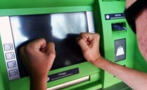 Что нужно сделать, если банкомат не выдал списанные деньги