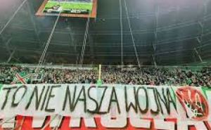 Польские футбольные фанаты использовали антиукраинские лозунги на матче