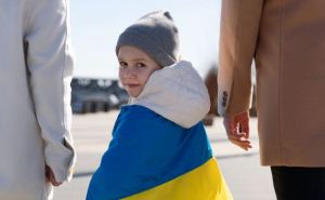 По 3000 гривен ежемесячно: детям-переселенцам государство обещает выплачивать помощь