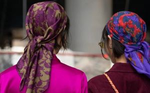 Сегодня женщинам обязательно нужно носить платок или головной убор. Народные приметы на 6 августа.