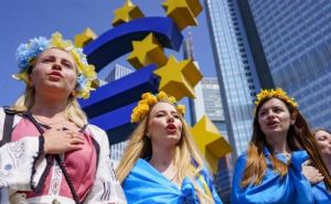 Украинцы в Европе могут выиграть поездку в Брюссель, успеть надо до 1 сентября: как принять участие, какие условия