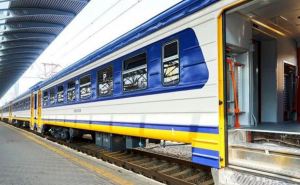«Укрзализныця» добавила вагоны на поезда из Мукачево за границу