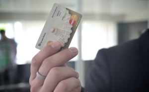 ПриватБанк снимает «непонятную комиссию» при расчете банковской картой