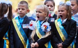 Пора в школу: сколько стоит в Украине собрать ребенка в 1 класс