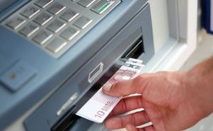 «Ощадбанк» отменил комиссию при осуществлении операций с его картами за рубежом
