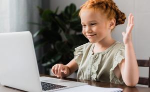 Украинские школьники могут бесплатно получить ноутбуки и планшеты: кто может получить