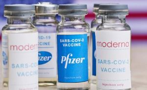 Pfizer и Moderna получат разрешения на новые вакцины от COVID-19