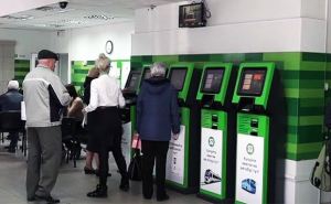 Обмен валюты в терминалах: ПриватБанк запустит новую услугу, будут менять гривну, доллары и евро