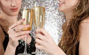 Ученые доказали: нервным женщинам нужно пить шампанское каждый день