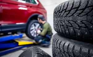 В МВД напомнили водителям о важности «переобуть» авто на зимние шины