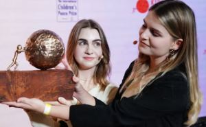 Созданы приложения, которое помогают  украинским детям  за рубежом. Разработчицы проекта получили премию мира