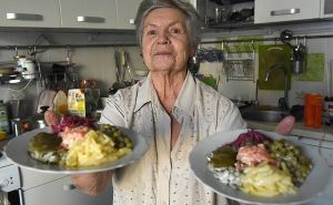 Забытый «копеечный» салат времен СССР: вкуснее «Оливье» и «Селедки под шубой» — съедается до последней крошки