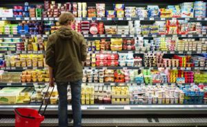 Гражданам Украины следует запасаться продуктами и консервацией на праздники уже сейчас