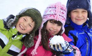 Всем родителям и детям приготовиться: Минобразования вынесли решение по зимним каникулам — графики по областям
