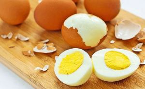 Почему нельзя стучать яйцами: когда узнаете — будете всем рассказывать