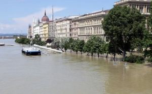 Опасность заражения на побережье в Венгрии после наводнения