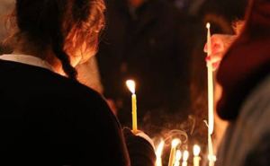 Накликаете беду: три вещи, которые нельзя делать дома с церковными свечами