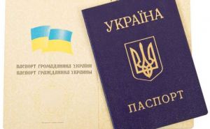 Украинским мужчинам за границей, при получении паспорта будут вручать временные проездные документы для возвращения в Украину. Верна ли информация?