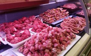 Мясо за год подорожало на треть: когда украинцам ждать стабилизации цен