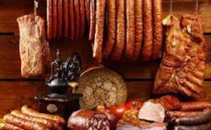 Поляки знают толк в  мясе и колбасах и требуют запретить называть растительные продукты  «мясной» терминологией