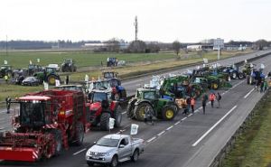До тысячи фермерских тракторов заблокируют Прагу 19 февраля. Украинцам нужно быть осторожными в эти дни