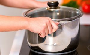 Три главные причины почему суп должен обязательно вариться под крышкой — хозяйкам на заметку