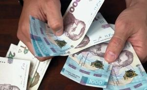 Для граждан Украины со статусом ВПЛ доступна регистрация на выплаты: как получить 3600 гривен в месяц на каждого члена семьи
