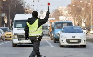 Заплатите штраф 500 гривен, еще и права могут забрать — водителей предупредели за ошибку, которую все допускают