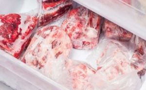 Стоит ли вдоволь запасаться мясом? Мало кто знает, когда оно начинает портиться: Сроки хранения мяса в холодильной и морозильной камере