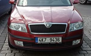 Как украинским беженцам купить авто в Чехии: важная информация
