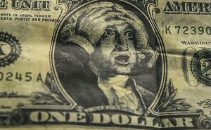 Украина может отказаться от доллара как основной курсовой валюты. Что будет со сбережениями украинцев